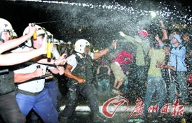 街头抗议人群示威画面