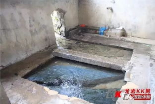 博主在河边洗衣服的场景