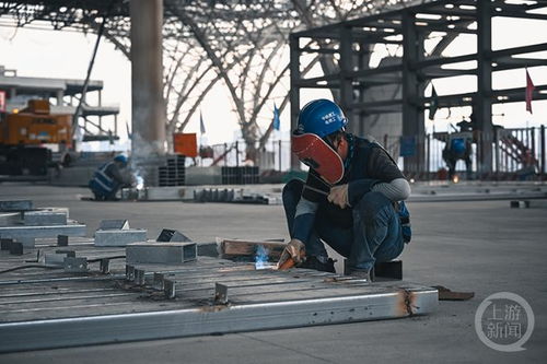 展厅施工现场工人施工场景