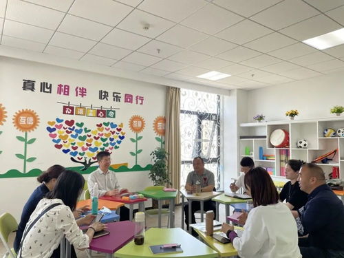 心理咨询师与母亲对话场景