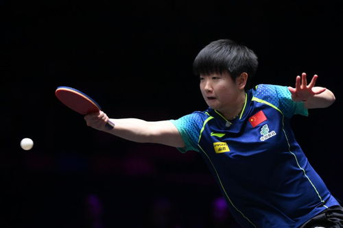 张本美和在比赛中奋力回球