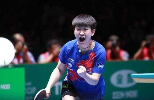 孙颖莎击球瞬间