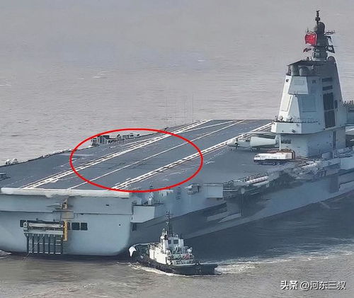 福建舰与歼-15T舰载机合影