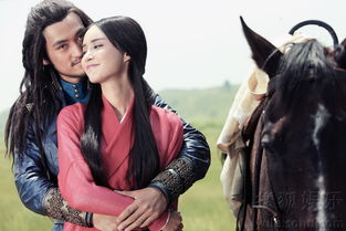 男女主角深情对视的剧照