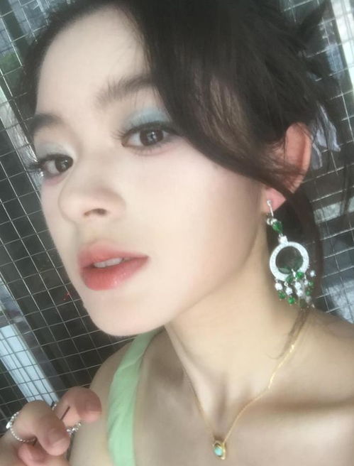 黄杨钿甜百万耳环风波背后：父亲回应扯出更多谜团