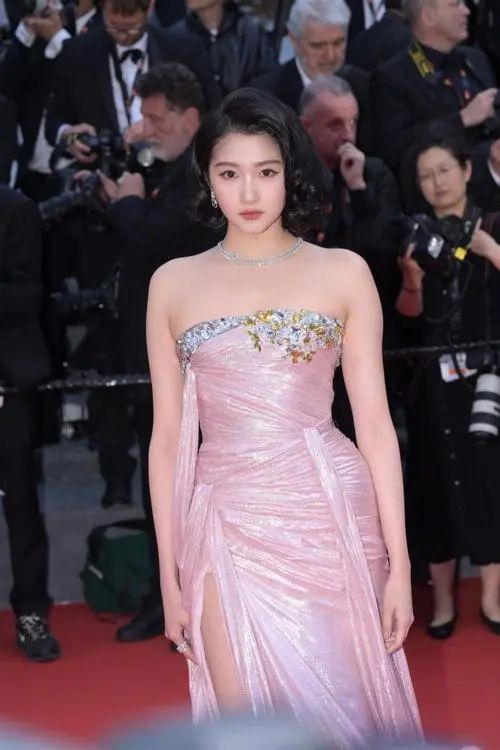 明星在戛纳红毯上的表情特写