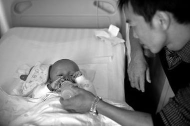 奇迹宝宝出生新闻报道画面