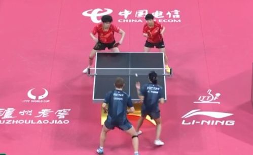 王楚钦与孙颖莎接受教练指导