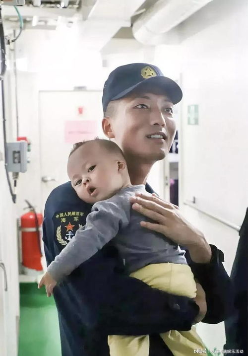 女子怀抱婴儿现身街头，99岁爷爷惊喜落泪！背后故事太暖了