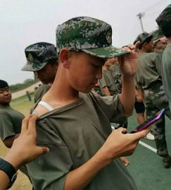 搞笑P图显示军训服变成外星人战甲