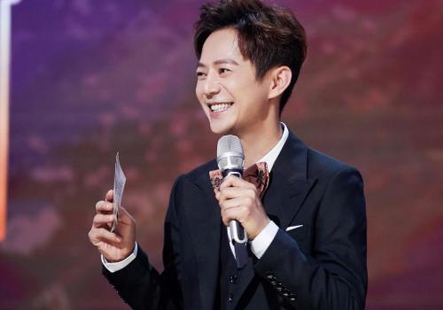 何炅在节目中情绪激动