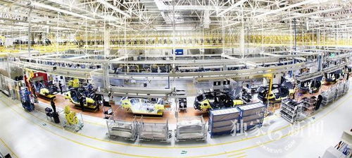 美国某汽车工厂生产线