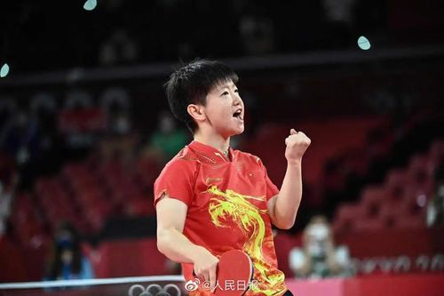 孙颖莎与伊藤美诚领奖台合影