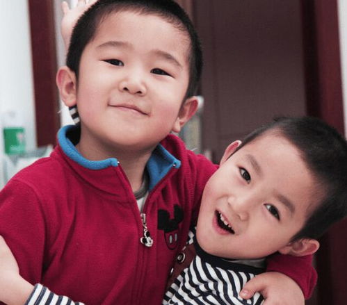 女子在家被打倒在地哭泣