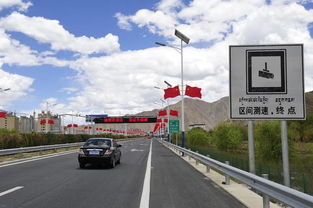 高速公路上的车辆与测速摄像头