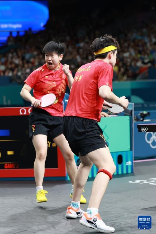 孙颖莎王楚钦巴黎夺冠：国旗举起的那一刻，全网沸腾了！