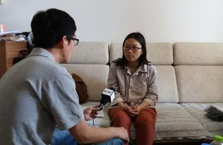 死者妻子接受采访画面