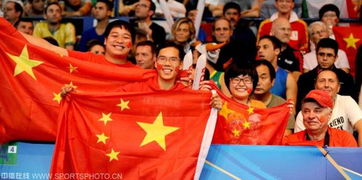 当巨幅国旗飘扬在看台：我亲历女足比赛的热血瞬间