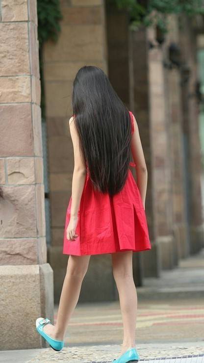 程潇扶起妹妹程晨