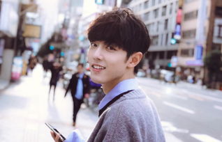 肖战与周雨彤合影宣传照