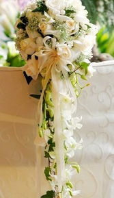 跪错女友、抢捧花，热搜当事人回应：生活比剧本更魔幻