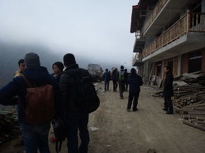 中国扶贫专家在印尼农村考察