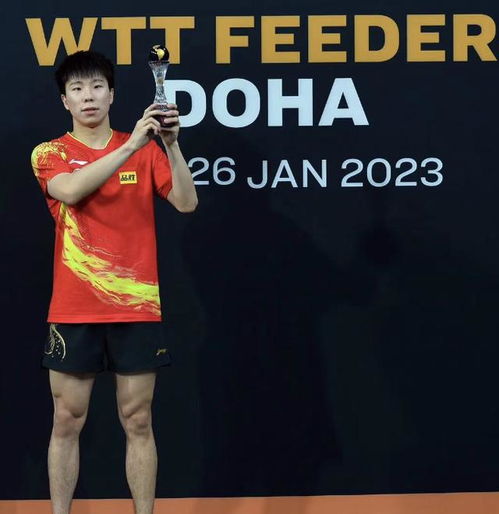 年轻国乒队员在比赛中拼搏