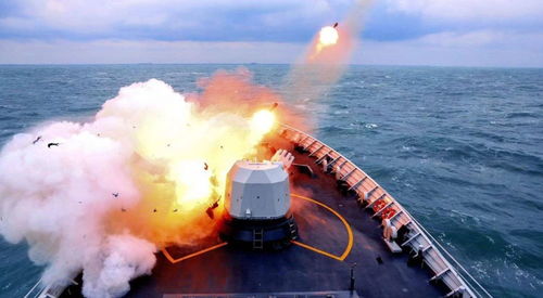 夕阳下孤零零的ATM机