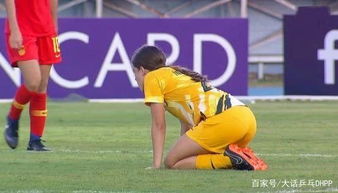 马卡洛娃在会谈中掩面扶额