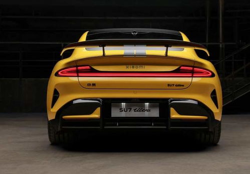 小米SU7与比亚迪电动车同框展示