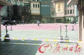 警方在现场调查取证