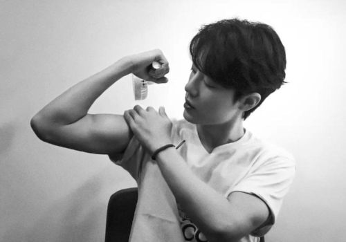 肖战健身训练照片