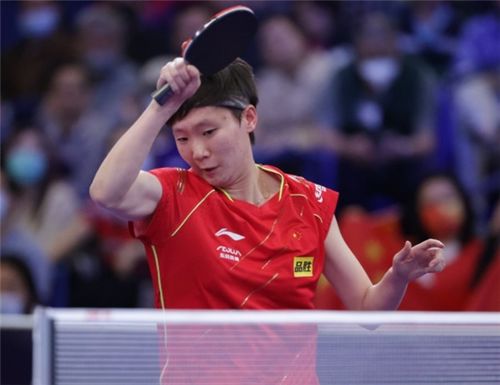 王曼昱甩出球拍救球瞬间