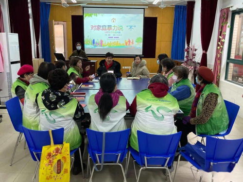 康平路活动现场演讲者激情演讲