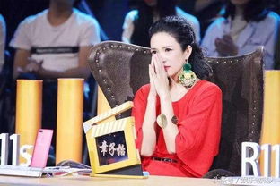 章子怡素颜带女儿看陈丽君演出，母女情深引热议