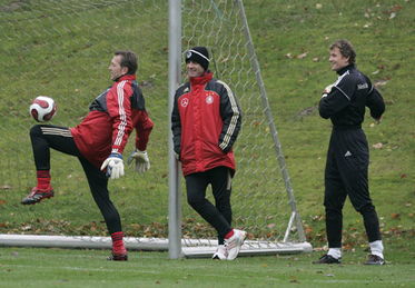 莎头组合在训练场上认真备战