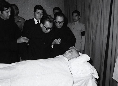 雨果瘫坐在采访区