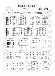 女子坐在窗前，望着窗外轻轻哼歌