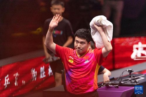 梁靖崑向观众挥手致意