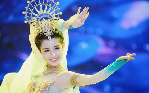 哈妮克孜戴眼镜探班