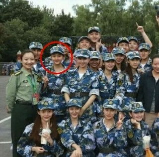 网友制作的军训服搞笑表情包