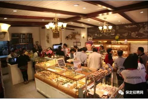 甜品店风波：多人食用后不适，真相究竟如何？