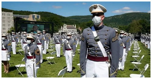 特朗普在西点军校演讲现场