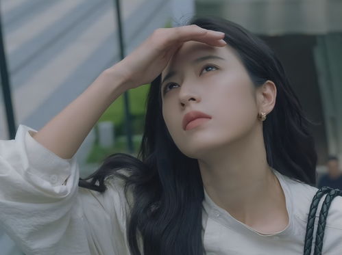 周雨彤在《春色寄情人》中的角色剧照