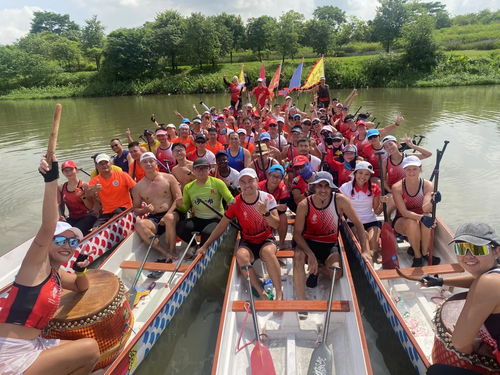 十几万龙船说撞就撞？佛山大爷霸气回应！网友：这才是真·赛龙舟精神