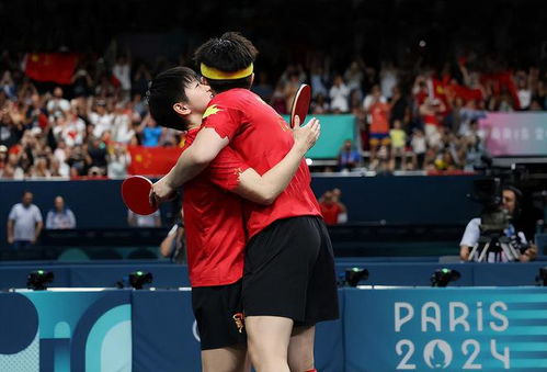 王楚钦孙颖莎接受媒体采访