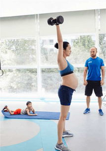 汪顺在健身房锻炼