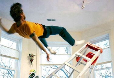 摄像师未捕捉到下跪瞬间的画面截图