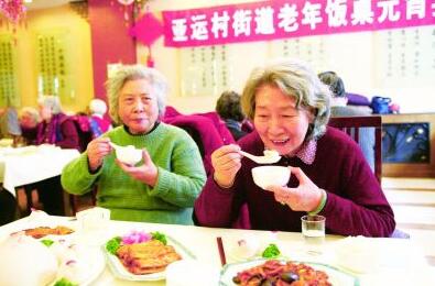 一块冰箱里的瑞士卷竟成致命杀手？67岁老人离奇去世真相曝光