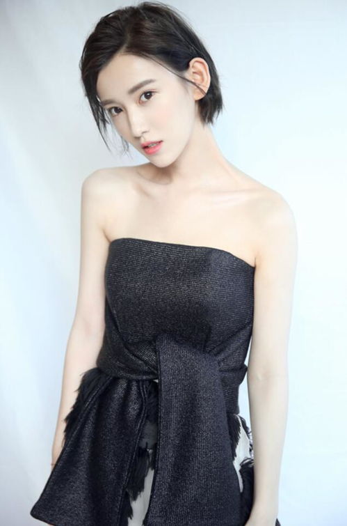 李沐宸红毯造型照片